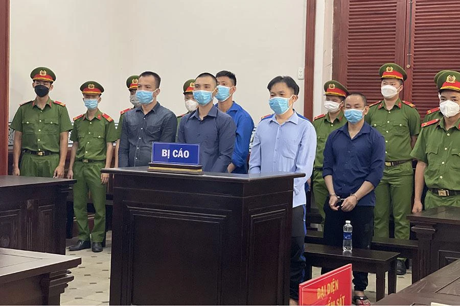 Các bị cáo tại tòa. Ảnh: HOÀNG YẾN