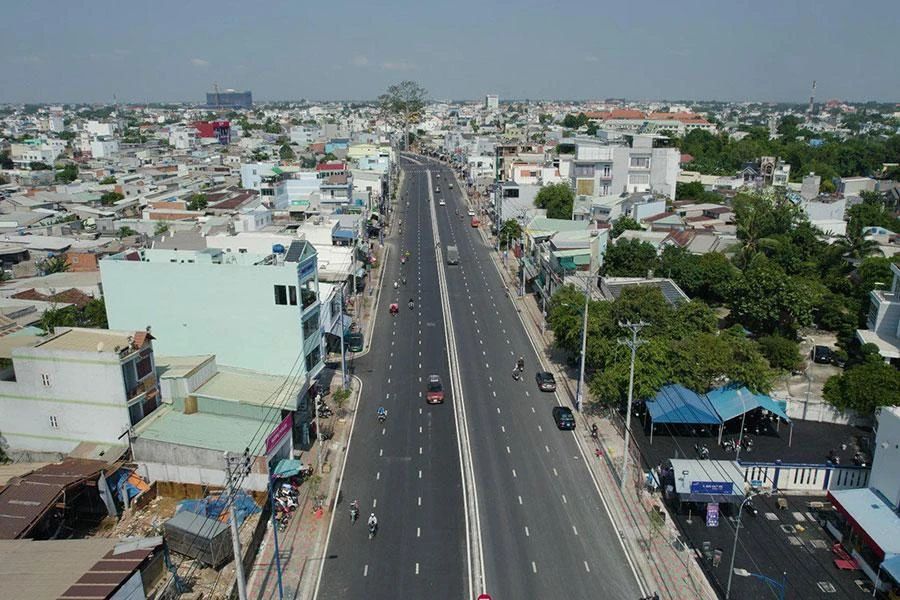 Đường Đặng Thúc Vịnh hoàn thành đã góp phần khơi thông điểm nghẽn khu vực tây bắc TP. Ảnh: ĐÀO TRANG