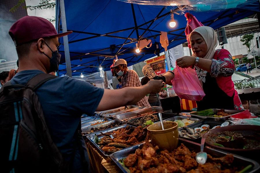 Một khu chợ ở thủ đô Kuala Lumpur của Malaysia hồi tháng 5. Ảnh: CNBC