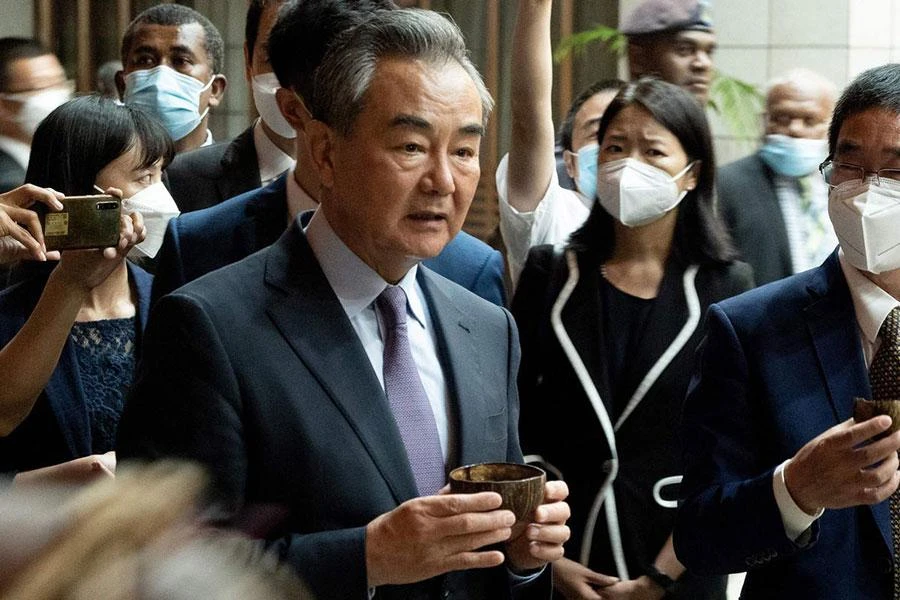 Bộ trưởng Ngoại giao Trung Quốc Vương Nghị trong chuyến thăm Myanmar hôm 3-7. Ảnh: AFP