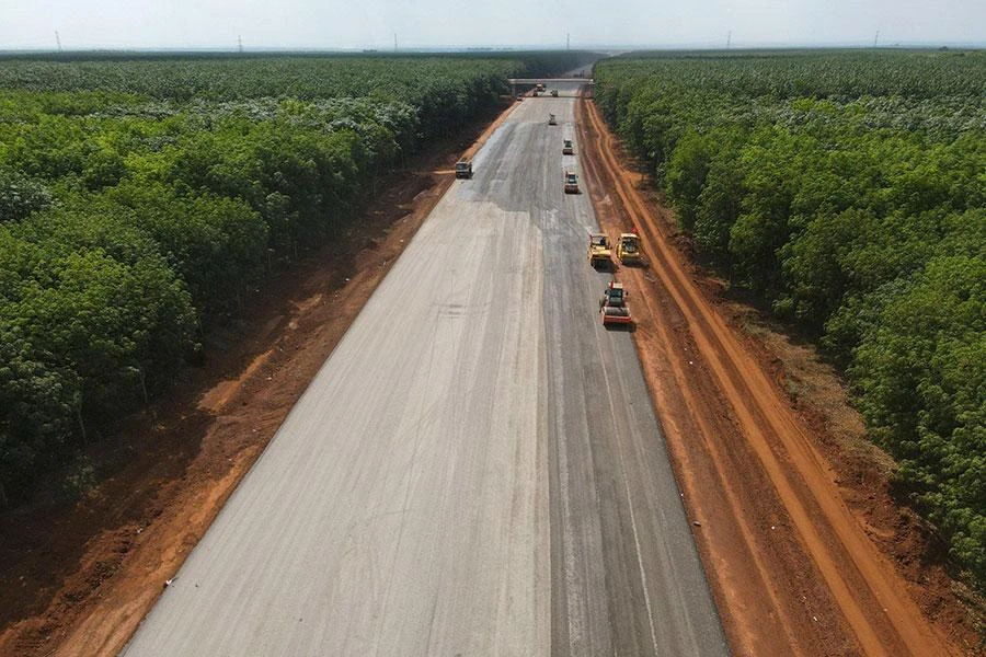 Một đoạn công trình dự án Vĩnh Hảo - Phan Thiết (thuộc cao tốc Bắc - Nam giai đoạn 1). Ảnh: Đ.TRANG