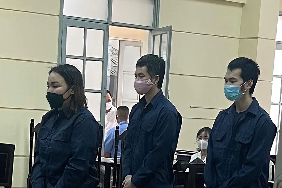 Ba bị cáo tại phiên xử sáng 29-8. Ảnh: H.YẾN