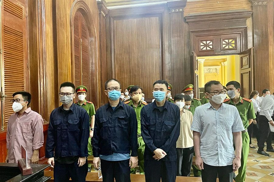 Các bị cáo tại phiên tòa ngày 19-9. Ảnh: HOÀNG YẾN
