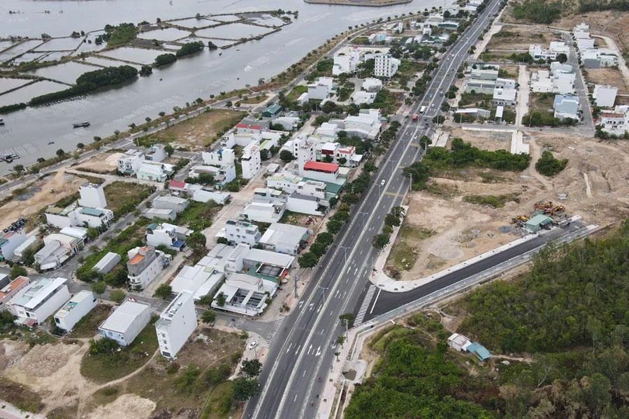 TP Nha Trang đang lấy ý kiến về phương án đấu giá 78 lô biệt thự ở khu tái định cư Hòn Rớ II. Ảnh: HUỲNH HẢI