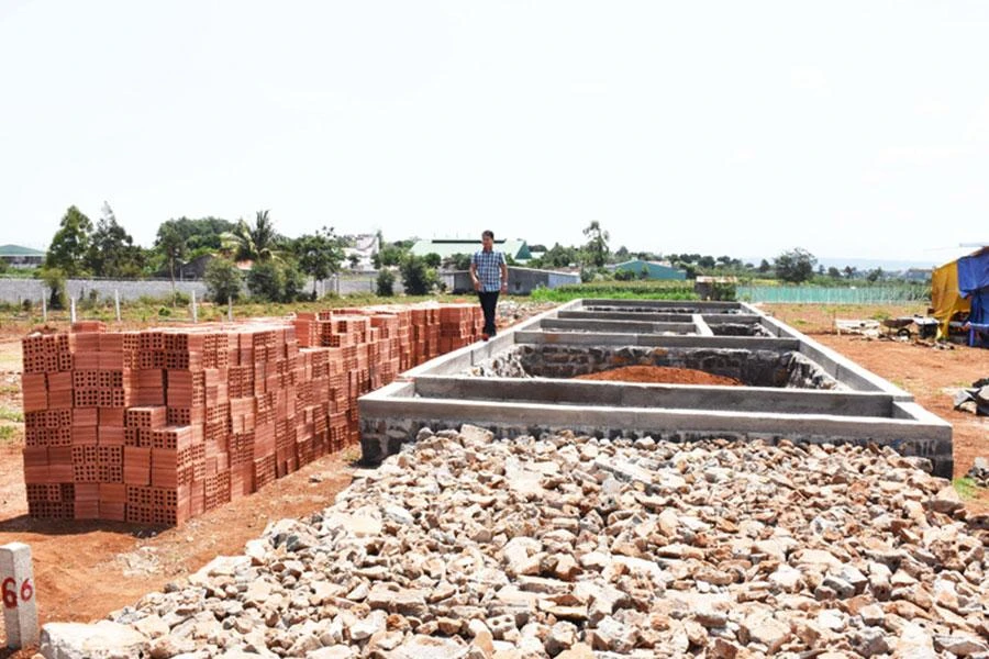 Một nhà dân bị đình chỉ xây dựng năm 2018 tại phường Thắng Lợi. Ảnh: LK