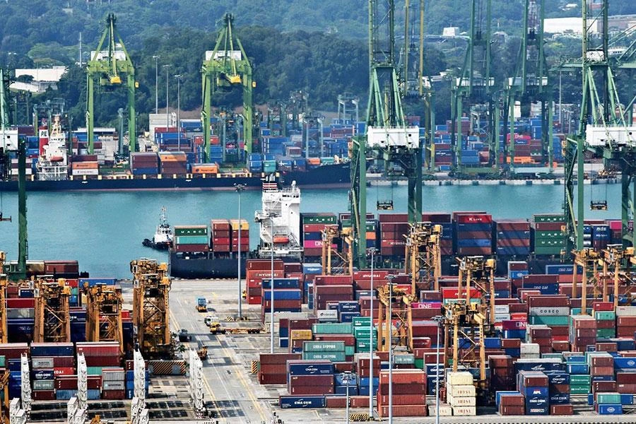 Quang cảnh một cảng biển ở Singapore hồi tháng 10. Ảnh: AFP