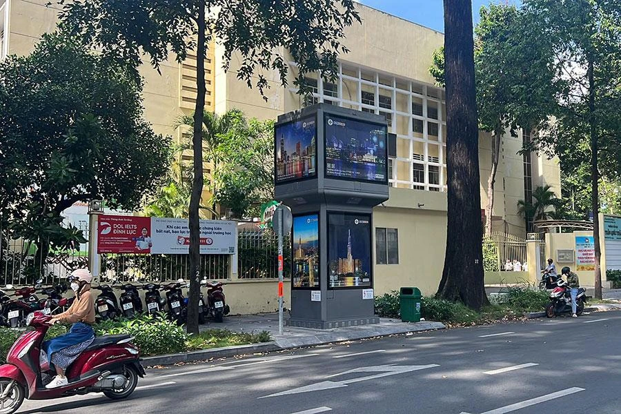 Một trụ biến áp được lắp đặt tủ panel, tạo mỹ quan đô thị. Ảnh: Đ.TRANG Một trụ biến áp được lắp đặt tủ panel, tạo mỹ quan đô thị. Ảnh: Đ.TRANG