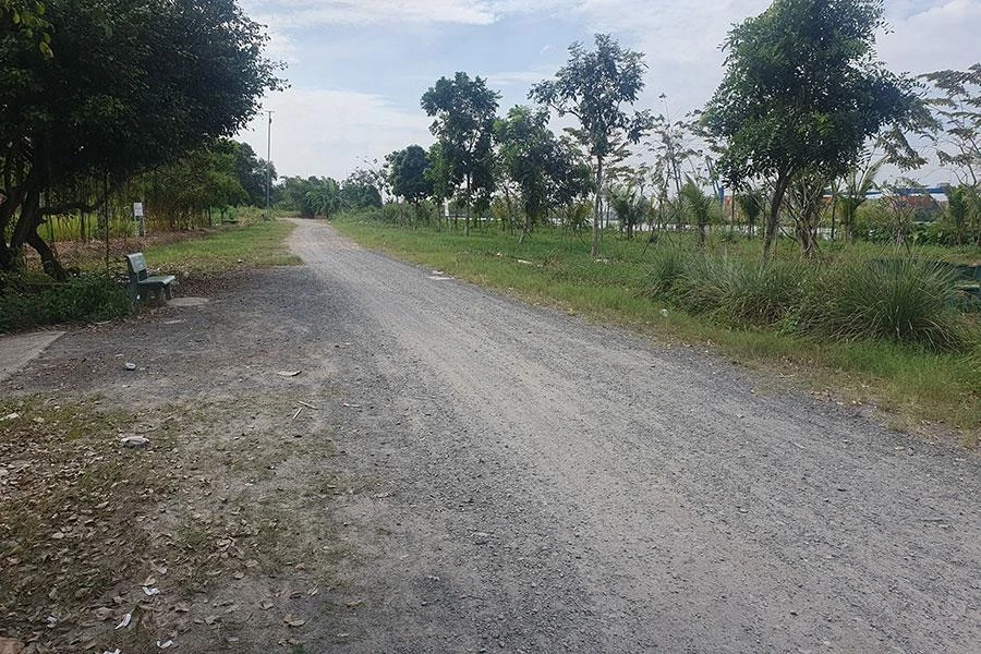 Đê bao sát sông Sài Gòn đã được nâng cấp (đoạn xã Nhị Bình, huyện Hóc Môn). Ảnh: KIÊN CƯỜNG Đê bao sát sông Sài Gòn đã được nâng cấp (đoạn xã Nhị Bình, huyện Hóc Môn). Ảnh: KIÊN CƯỜNG