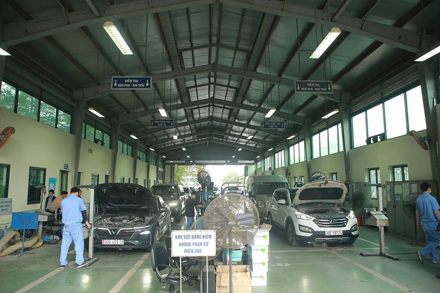 Trung tâm Đăng kiểm xe cơ giới 29-03S trên đường Lê Quang Đạo, TP Hà Nội. Ảnh: PHI HÙNG