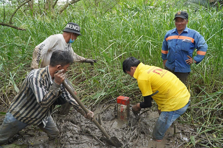 Năm 2022, TP.HCM đã nỗ lực triển khai giải phóng mặt bằng và cắm ranh mốc mặt bằng cho dự án đường vành đai 3. Ảnh: ĐT