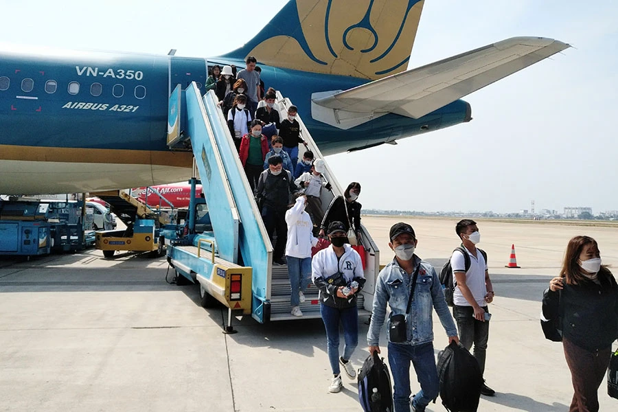 Nhiều chuyến bay từ các tỉnh miền Trung đến TP.HCM không còn chỗ trống. Ảnh: P.ĐIỀN