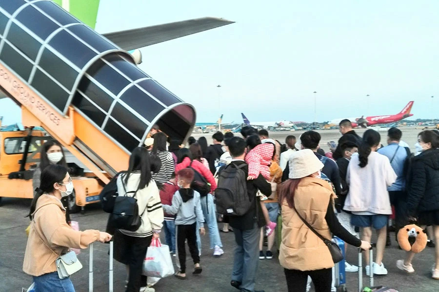 Khách luôn kín các chuyến bay, doanh thu tốt, tuy nhiên các hãng bay vẫn liên tiếp báo lỗ. Ảnh: P.ĐIỀN