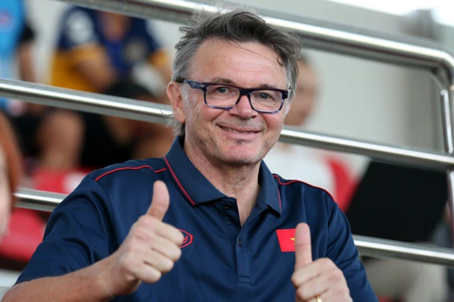 HLV Troussier rất tự tin khi bước vào chiếc ghế nóng mà HLV Park Hang-seo để lại. Ảnh: VFF