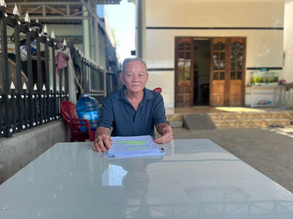 Ông Lê Văn Đường thắng kiện và bản án đã có hiệu lực nhưng UBND xã không thi hành. Ảnh: MINH CHUNG