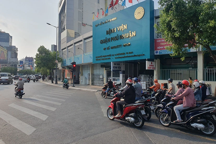 BV quận Phú Nhuận hiện rất nhỏ hẹp, xuống cấp, không đáp ứng nhu cầu của người dân. Ảnh: KC