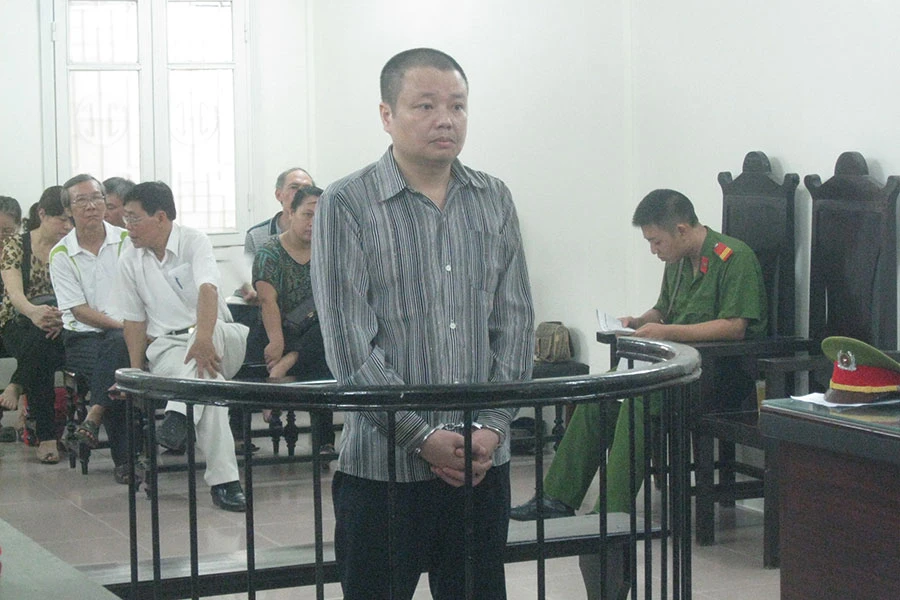 Phiên xử sơ thẩm lần hai năm 2014 đối với bị cáo Lê Hồng Bàng. Ảnh: BT