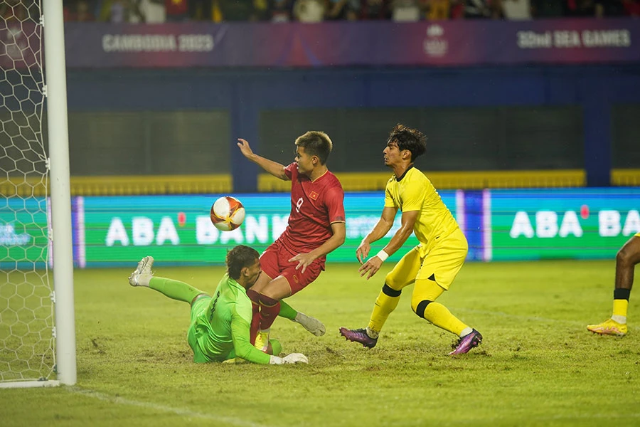 Văn Tùng ghi hai bàn thắng ở hiệp 1. Ảnh: PHƯƠNG NGHI