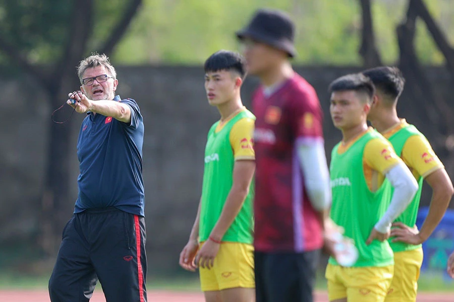 Thầy trò HLV Troussier hụt tranh chung kết nhưng vẫn còn một trận tranh HCĐ. Ảnh: PHƯƠNG NGHI