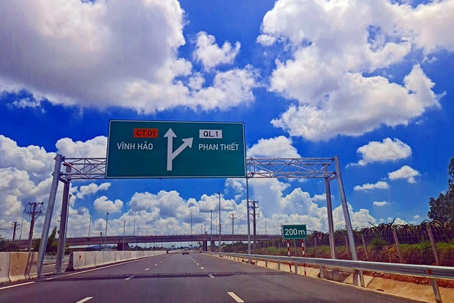 Điểm cuối của cao tốc Vĩnh Hảo - Phan Thiết. Ảnh: PHƯƠNG NAM.