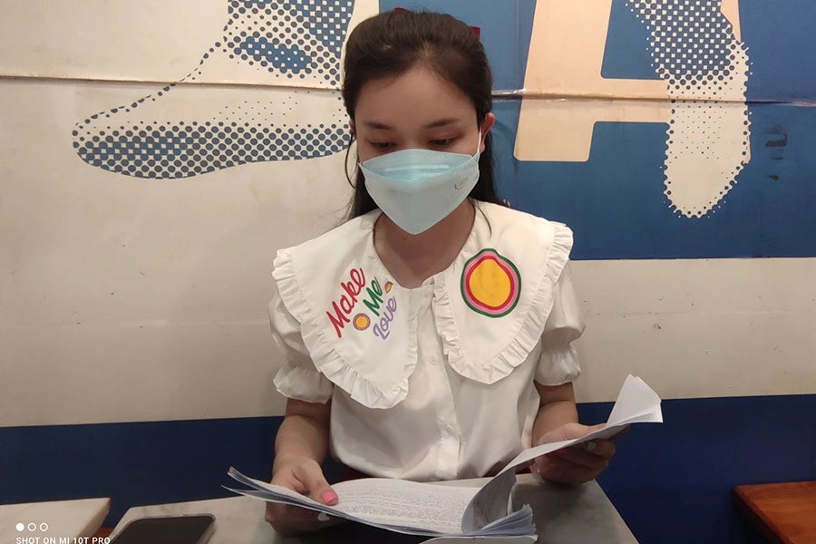 Chị L sau thời gian dài mong mỏi được đón con về nuôi dưỡng, đến nay đã thành hiện thực. Ảnh: NGUYỄN HIỀN Chị L sau thời gian dài mong mỏi được đón con về nuôi dưỡng, đến nay đã thành hiện thực. Ảnh: NGUYỄN HIỀN