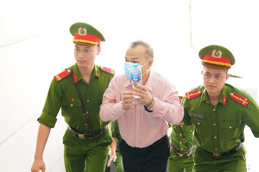 Bị cáo Vũ Hồng Nam được tuyên dưới mức thấp nhất của khung hình phạt. Ảnh: TĐX