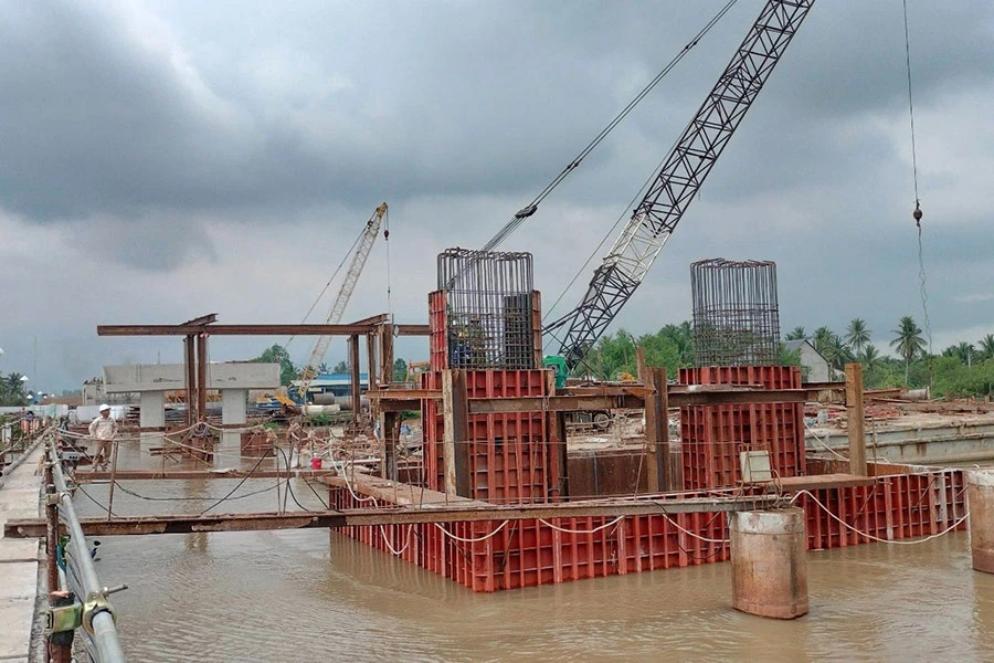 Công trường dự án cầu Rạch Miễu 2. Ảnh: ĐÔNG HÀ