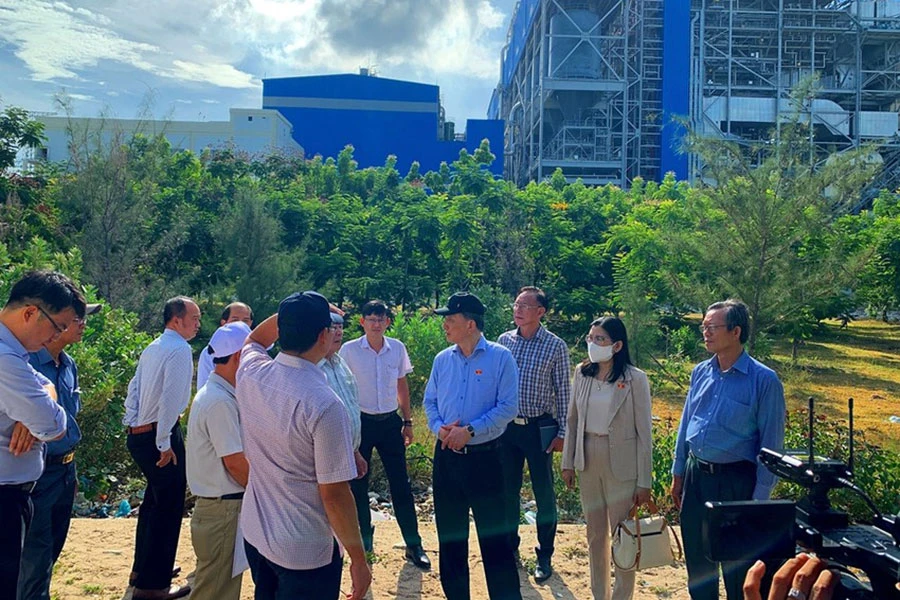 Nhiều năm qua đã có nhiều đoàn giám sát của Quốc hội, HĐND tỉnh, UBND tỉnh tại Trung tâm Điện lực Vĩnh Tân. Ảnh: PĐ