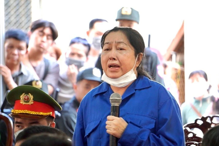 Bị cáo Nguyễn Thị Kim Hạnh (tức Mười Tường) tại toà. Ảnh: HD