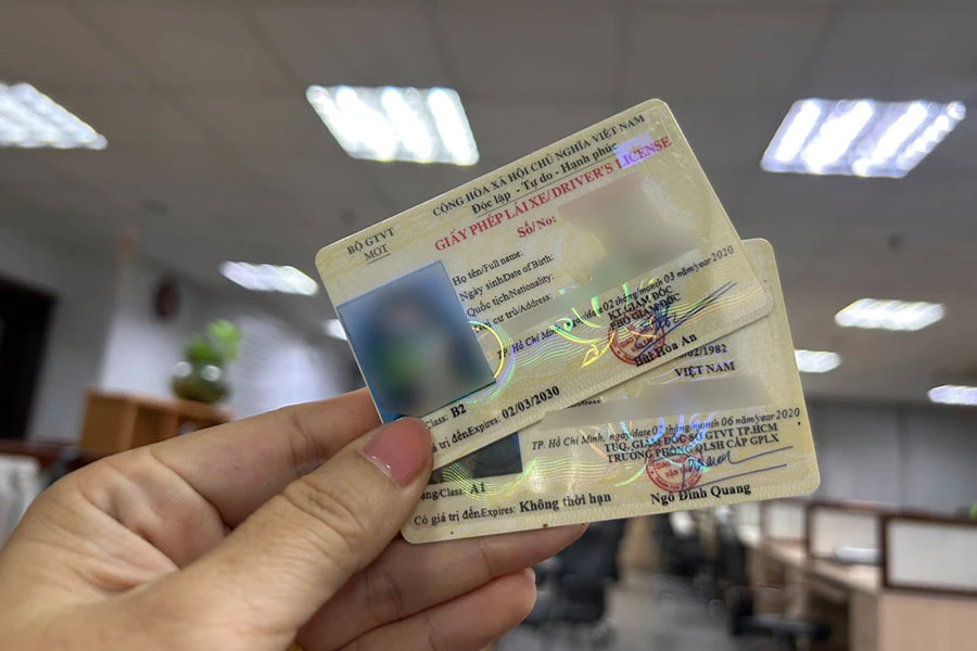 Điểm mới của dự thảo lần này là Bộ Công an bỏ đề xuất phân chia chi tiết các hạng giấy phép lái xe như dự thảo luật lần trước. Ảnh: PHI HÙNG