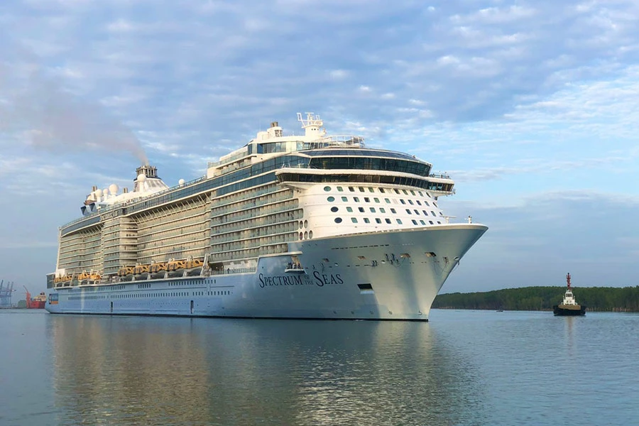 Du thuyền hạng sang Spectrum of the Seas cập cảng Cái Mép - Thị Vải vào ngày 22-8. Ảnh: P.ĐIỀN