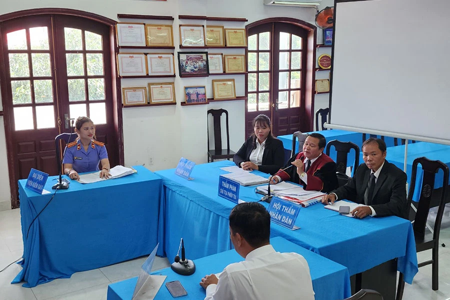 VKS tham gia một phiên tòa dân sự tại TAND huyện Bình Chánh, TP.HCM. Ảnh: KHẮC TUẤN