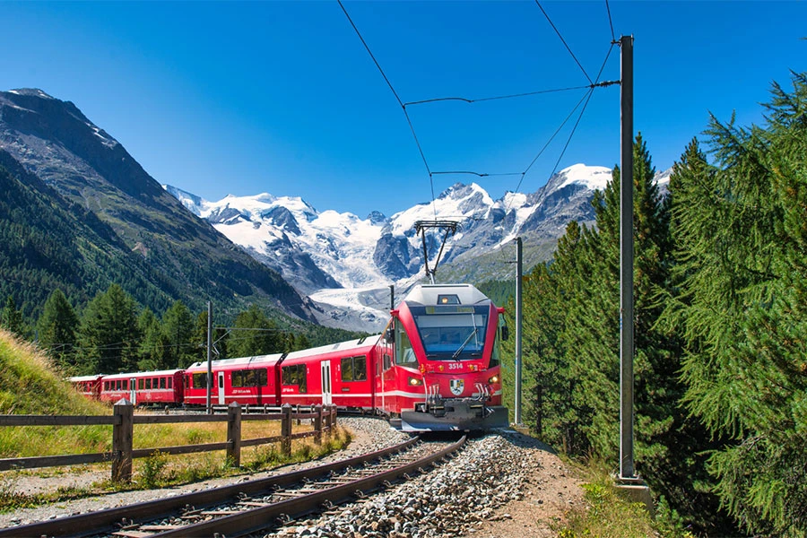 Du lịch bằng tàu hỏa là trải nghiệm thú vị. Ảnh: TÀI PHẠM