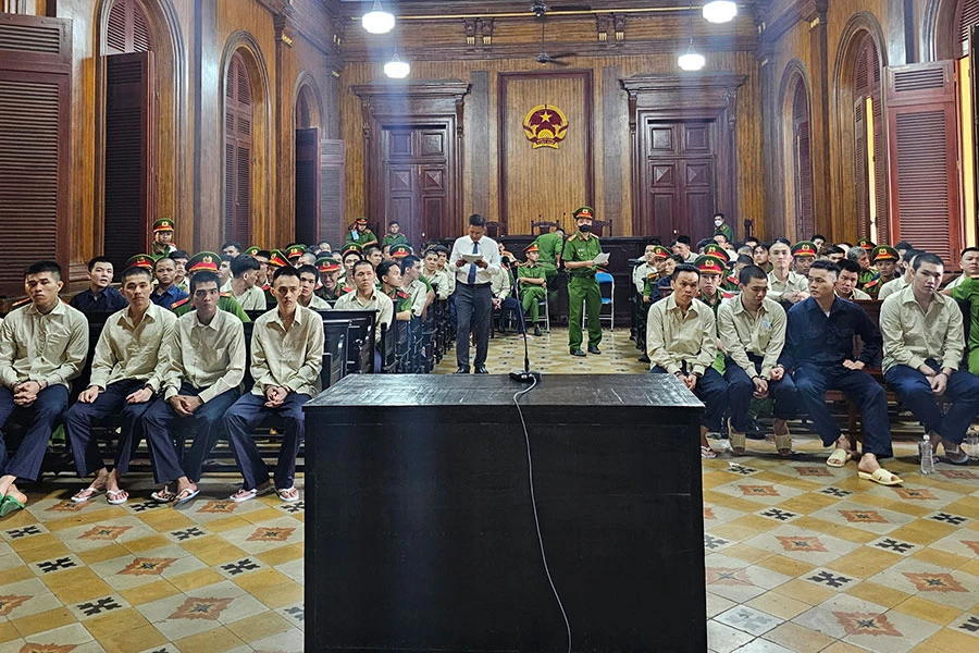 Các bị cáo tại tòa. Ảnh: SONG MAI