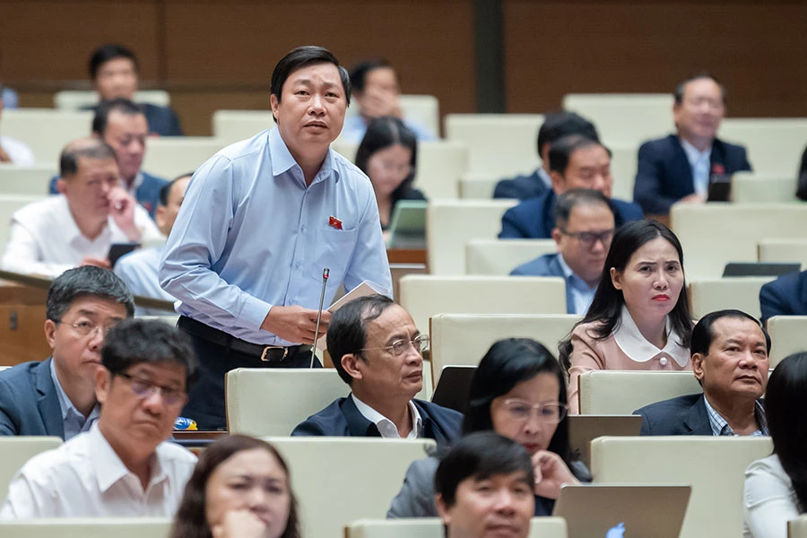 đại biểu nêu quan điểm về thu thập chứng cứ