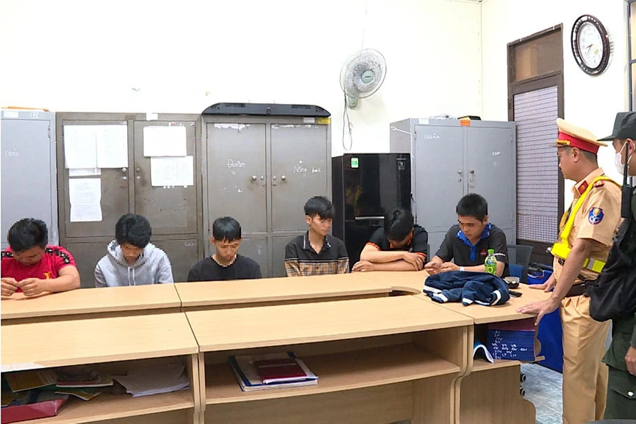 Xử lý nhiều vụ từ đường dây nóng của cảnh sát giao thông