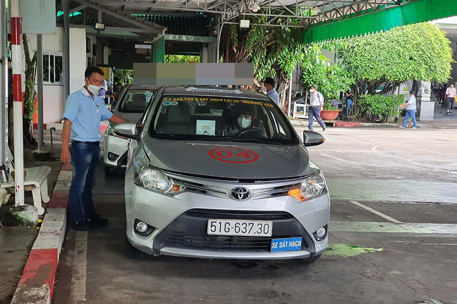 Các đơn vị kiến nghị giữ nguyên đề xuất cũ đối với tiêu chuẩn giáo viên dạy lái xe theo hướng có bằng trung cấp trở lên hoặc chỉ cần tốt nghiệp THPT. Ảnh: THY NHUNG