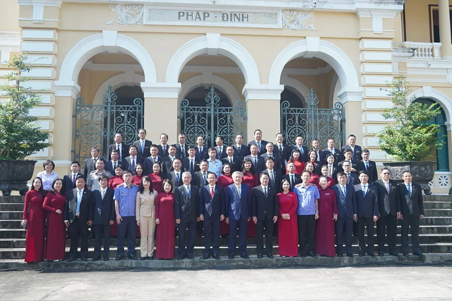 xét xử trực tuyến