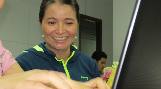 Giao lưu với chị Hồng ve chai: 'Có tiền tôi cũng không đổi nghề' ảnh 49