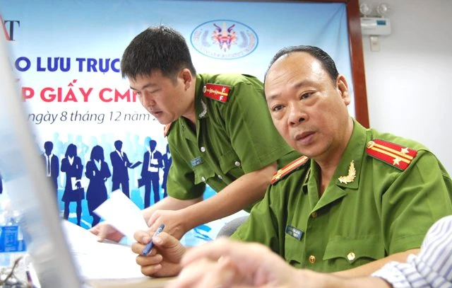 Giao lưu trực tuyến về việc cấp giấy CMND 12 số ảnh 21