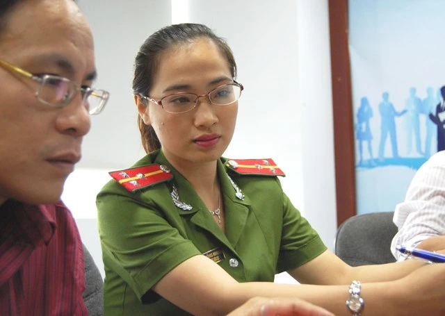 Giao lưu trực tuyến về việc cấp giấy CMND 12 số ảnh 27