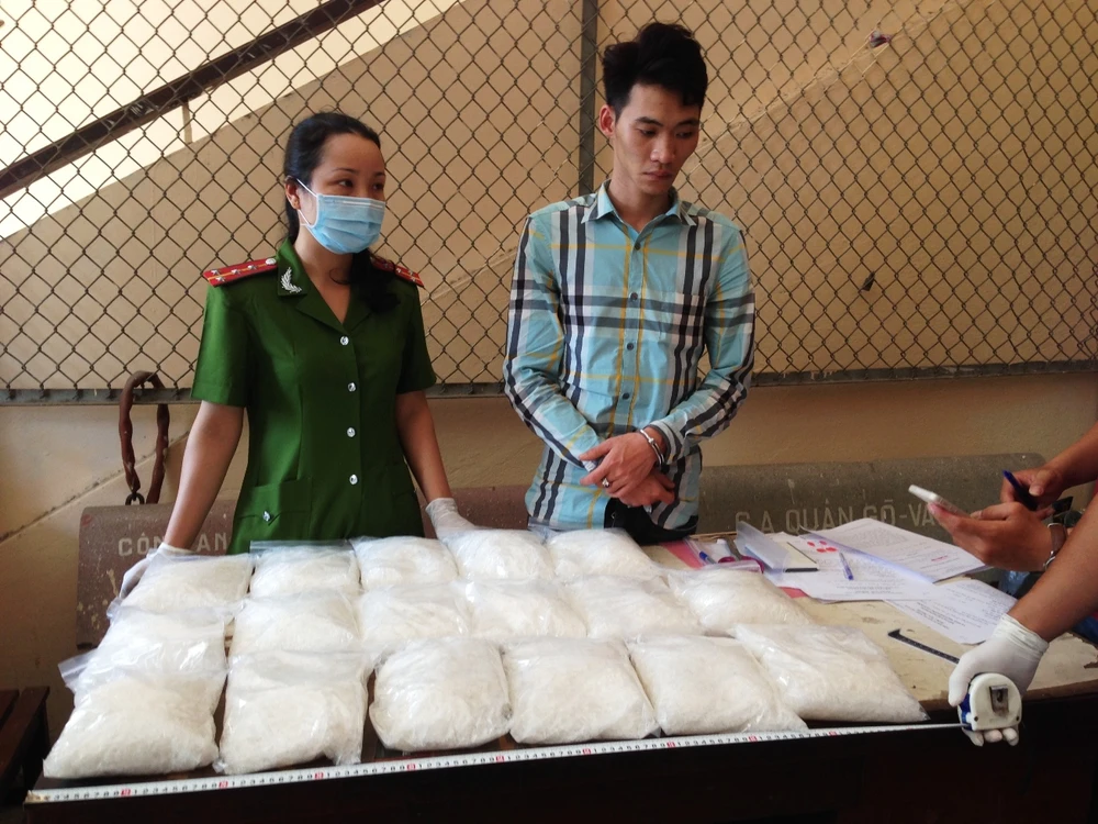 Giang hồ gốc Hải Phòng sa lưới cùng vali chứa 18 kg hàng đá ảnh 1