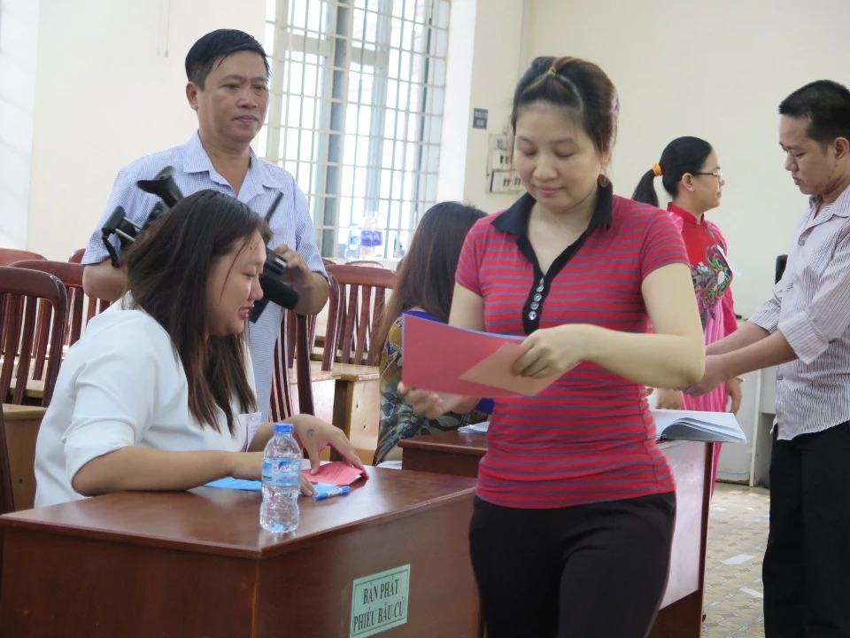 Lần đầu tiên 2.000 can phạm trại Chí Hòa xúc động đi bầu cử ảnh 4