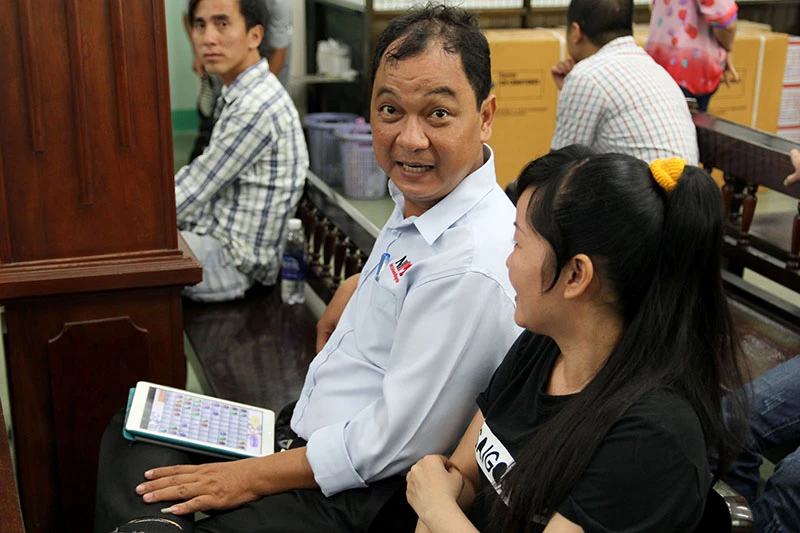 TP.HCM: Người dân bỏ việc đi đổi lại CMND 12 số ảnh 9