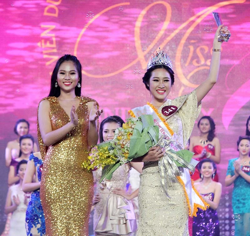 Đặng Mỹ Huyền đăng quang Hoa khôi Nữ sinh viên Việt Nam ảnh 1