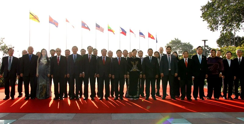TP.HCM: Lễ Thượng cờ ASEAN nhân dịp thành lập Cộng đồng ASEAN ảnh 6