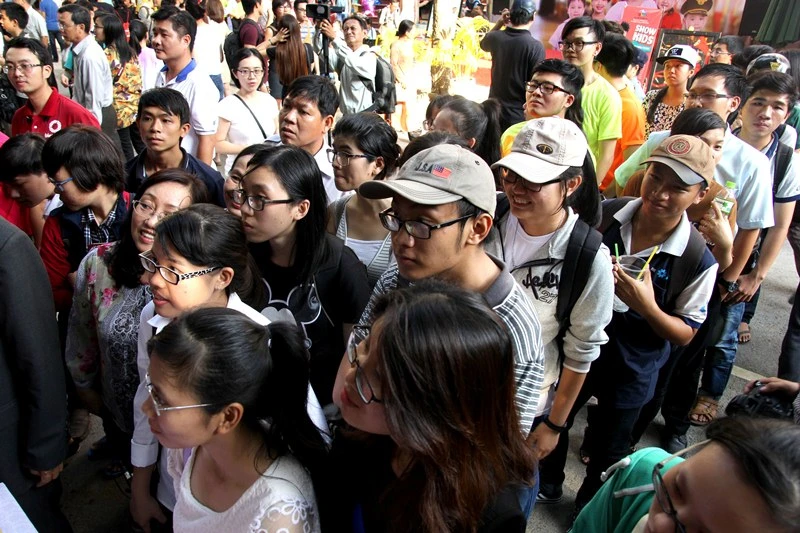 TP.HCM: Đông đảo người dân tham quan đường sách trong ngày khánh thành ảnh 5