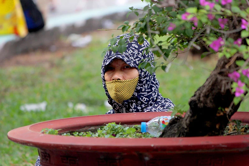 Hàng ngàn người đợi tàu về tết ở ga Sài Gòn ảnh 4