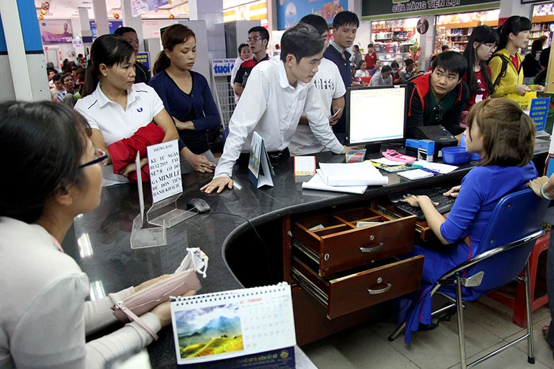 Hàng ngàn người đợi tàu về tết ở ga Sài Gòn ảnh 10