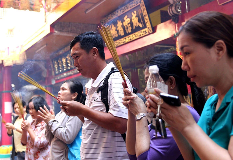 Rằm tháng Giêng: Khu phố Hoa rộn ràng từ 5 giờ sáng ảnh 3