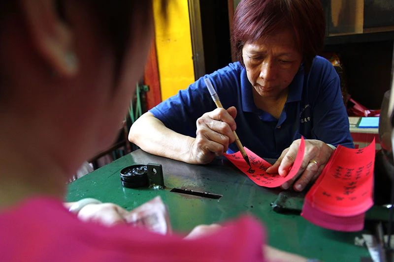 Rằm tháng Giêng: Khu phố Hoa rộn ràng từ 5 giờ sáng ảnh 11